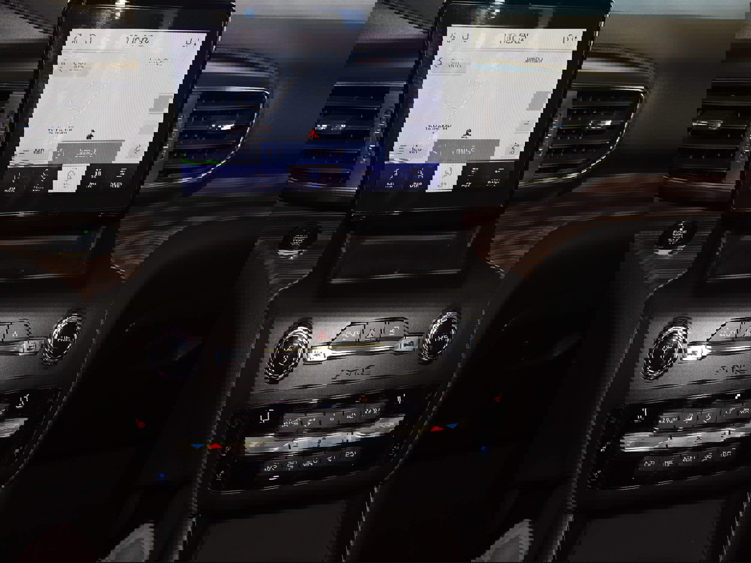 Used 2020 Ford Explorer Limited image 16