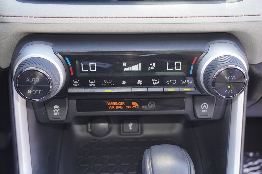 Used 2021 Toyota RAV4 XLE FWD image 17