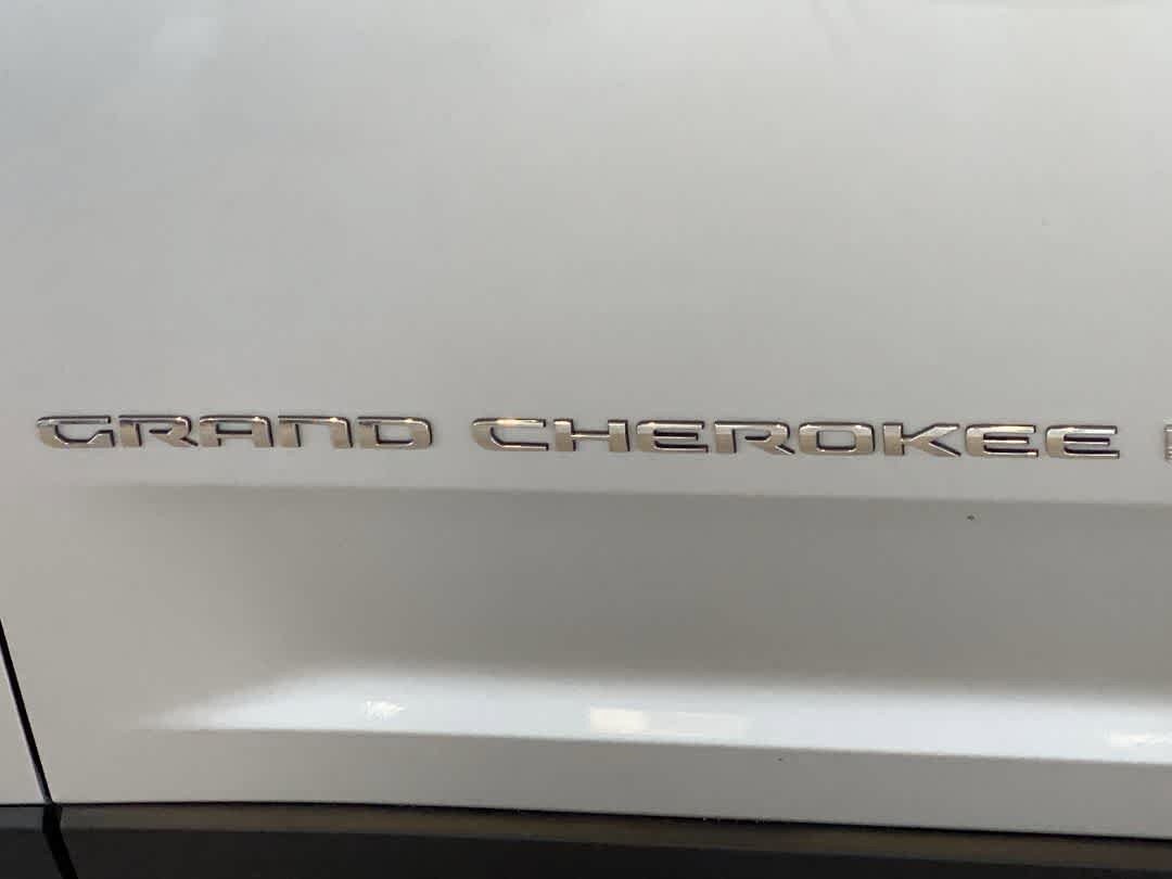 Used 2022 Jeep Grand Cherokee L Limited AWD/4WD image 11