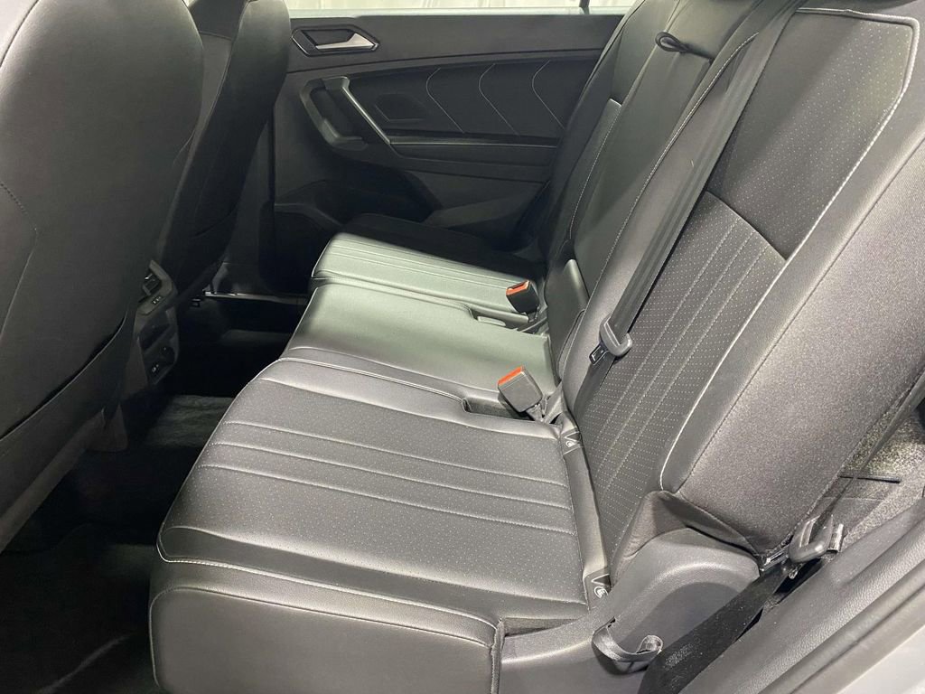 Used 2023 Volkswagen Tiguan SE image 11