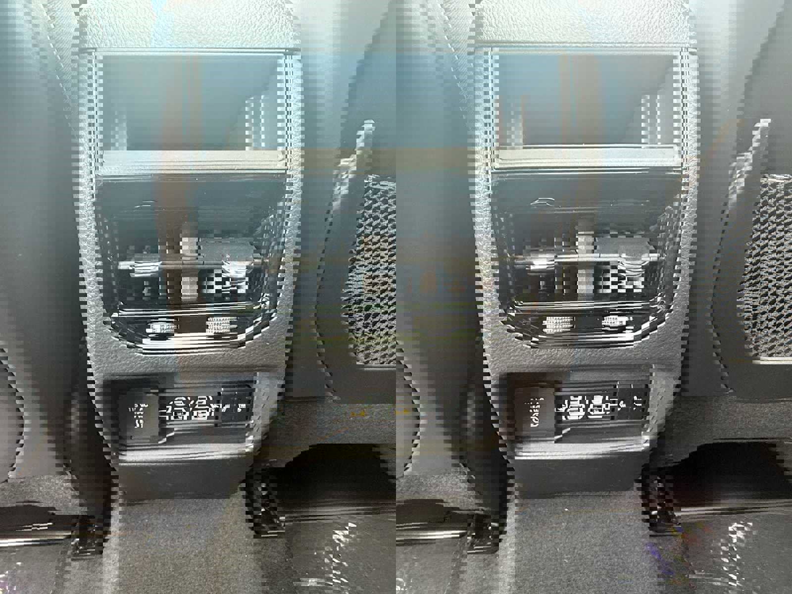 New 2025 Jeep Grand Cherokee Overland w/ Luxury Tech Group IV image 12