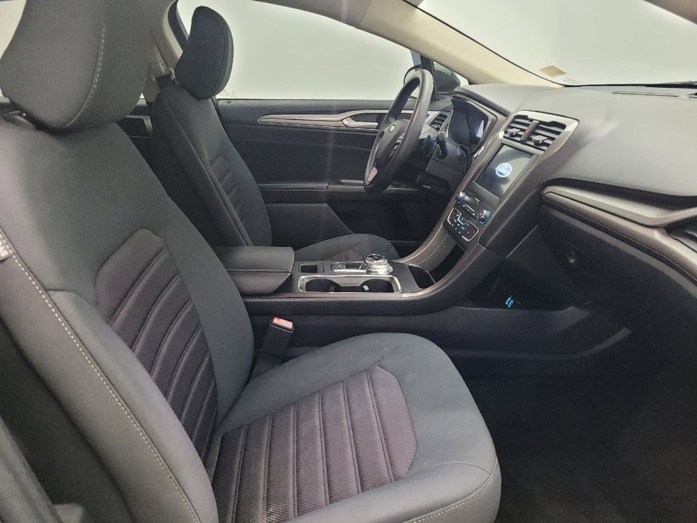 Used 2020 Ford Fusion SE image 21