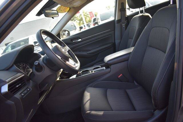 Used 2024 Nissan Altima 2.5 SV FWD image 23