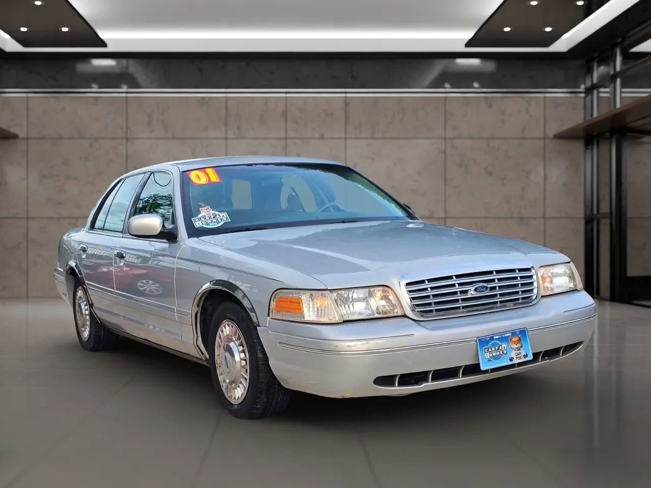 Used 2001 Ford Crown Victoria RWD image 9