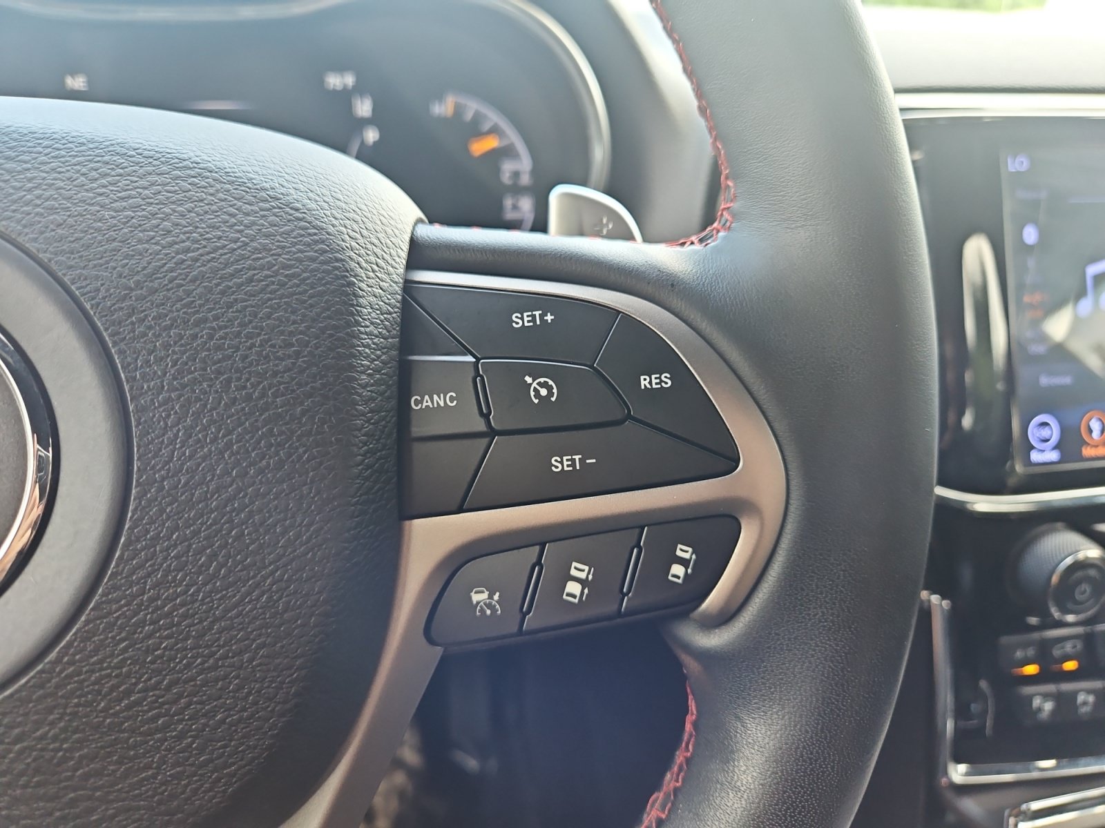 Used 2019 Jeep Grand Cherokee Trailhawk AWD/4WD image 29