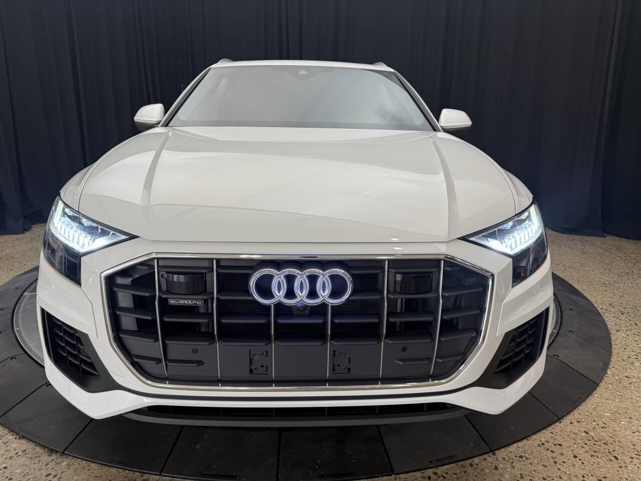 Used 2023 Audi Q8 Premium w/ Convenience Package image 3