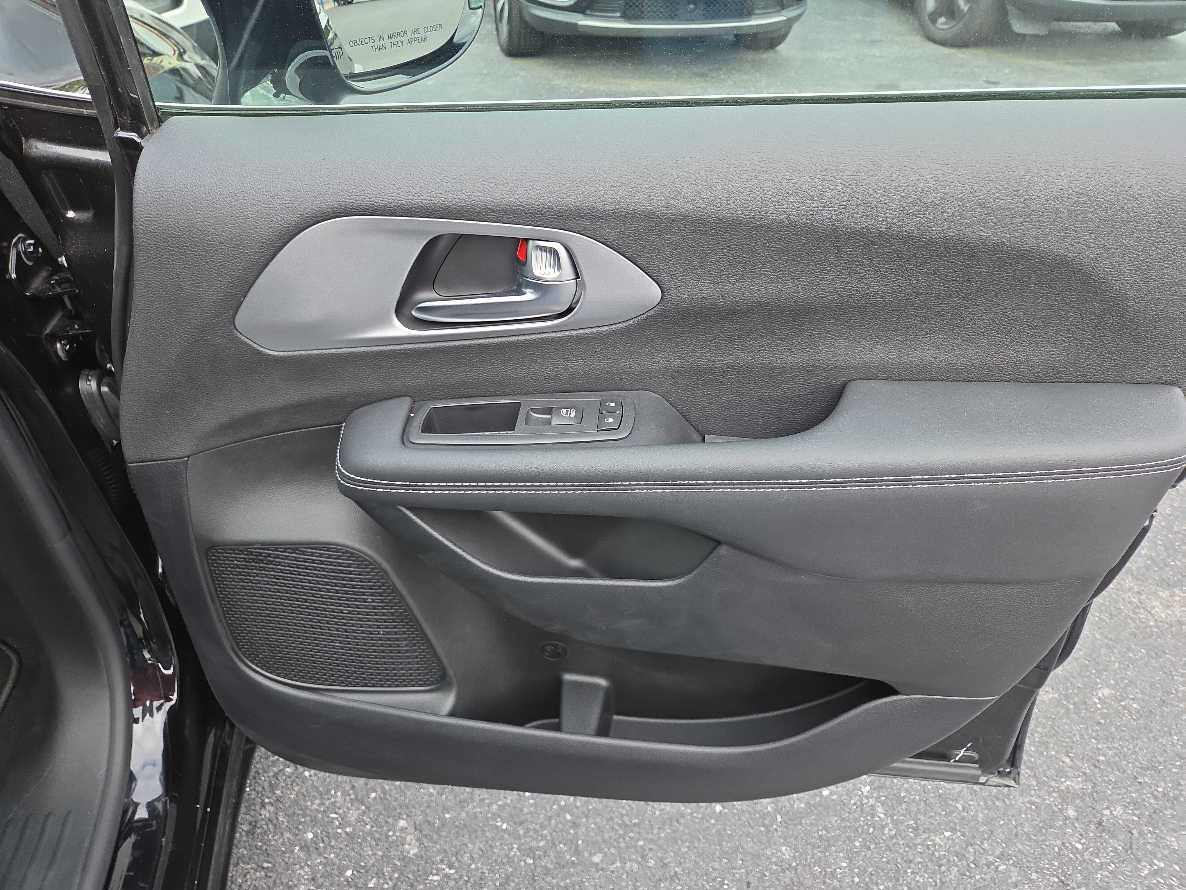 Certified 2026 Chrysler Pacifica Limited FWD image 18