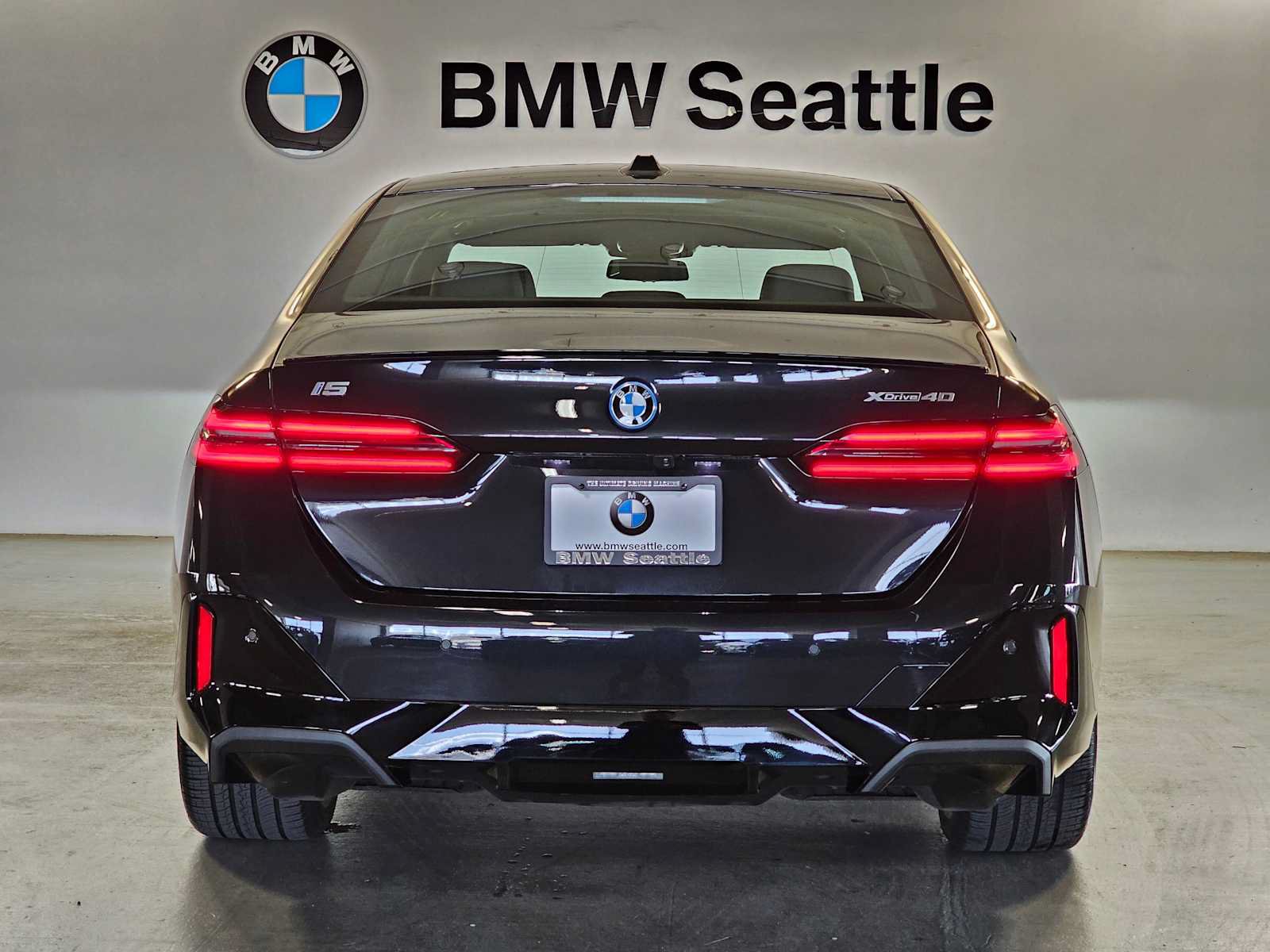 Used 2026 BMW i5 eDrive40 w/ M Sport Package AWD/4WD image 5