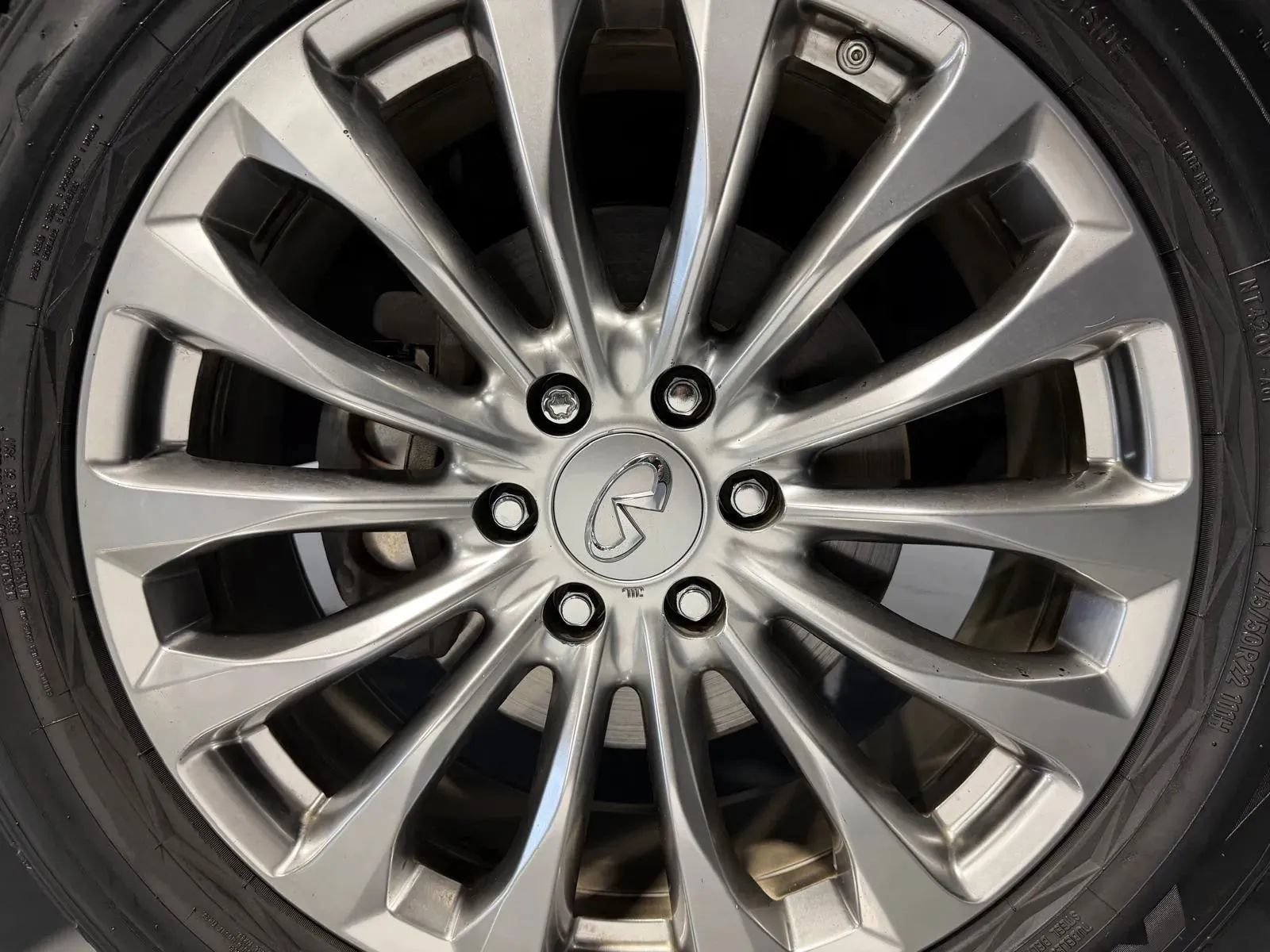 Used 2015 INFINITI QX80 2WD w/ Deluxe Technology Package image 9