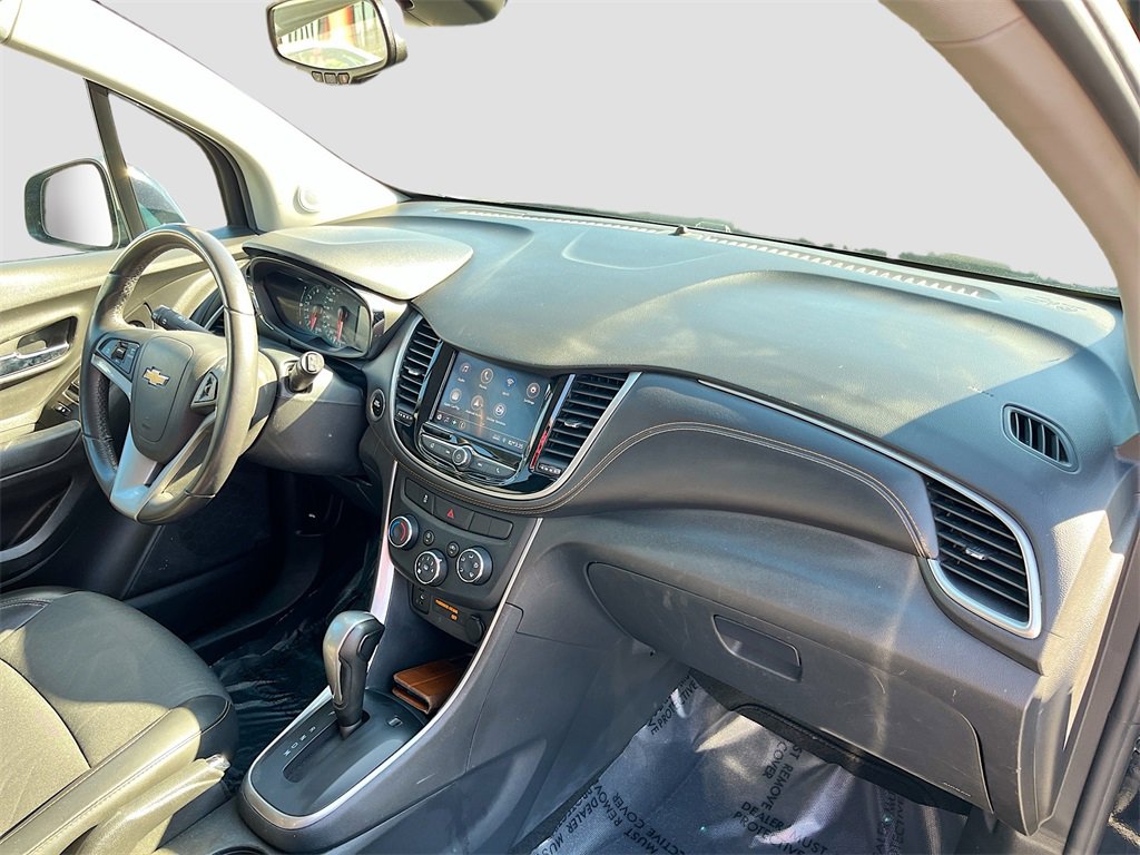 Used 2022 Chevrolet Trax LT w/ LT Convenience Package image 26