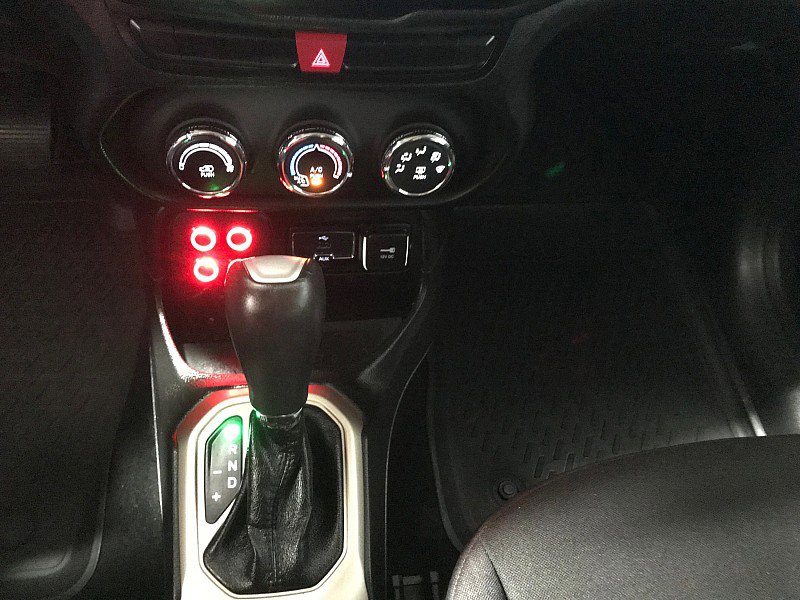 Used 2015 Jeep Renegade Latitude image 28