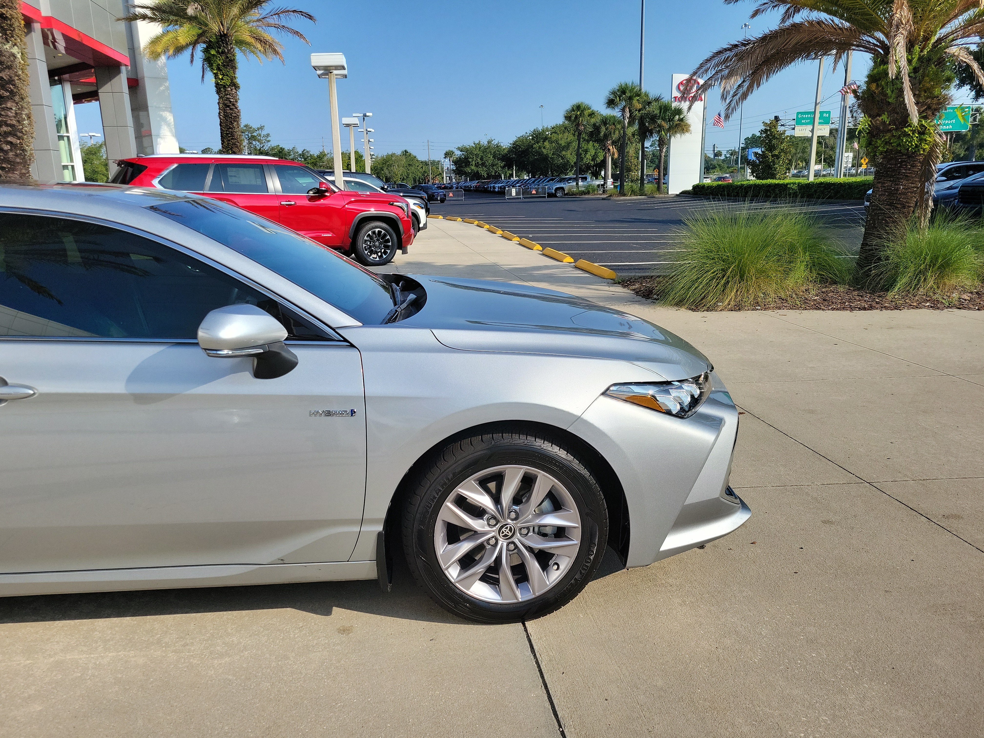 Used 2021 Toyota Avalon XLE w/ Moonroof Package FWD image 8
