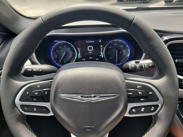 Used 2025 Chrysler Pacifica Select FWD image 30