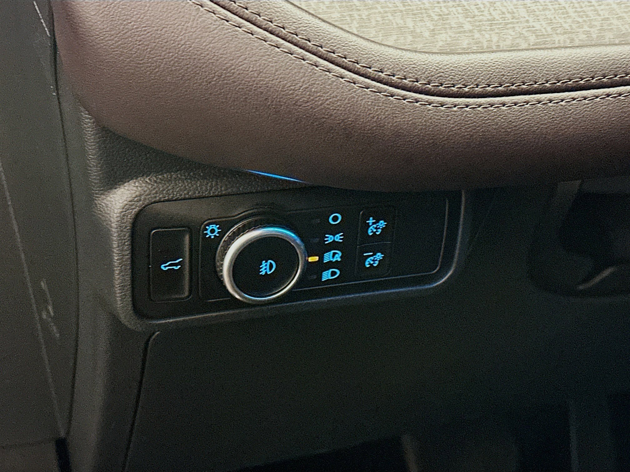 Used 2025 Ford Explorer Platinum w/ LUX Leather Package image 17