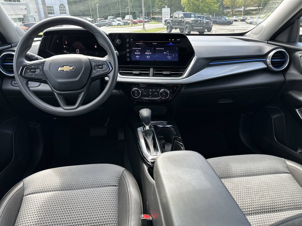 Used 2024 Chevrolet Trax LT FWD image 10