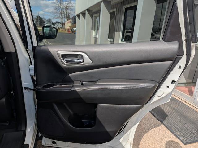 Used 2020 Nissan Pathfinder S FWD image 21