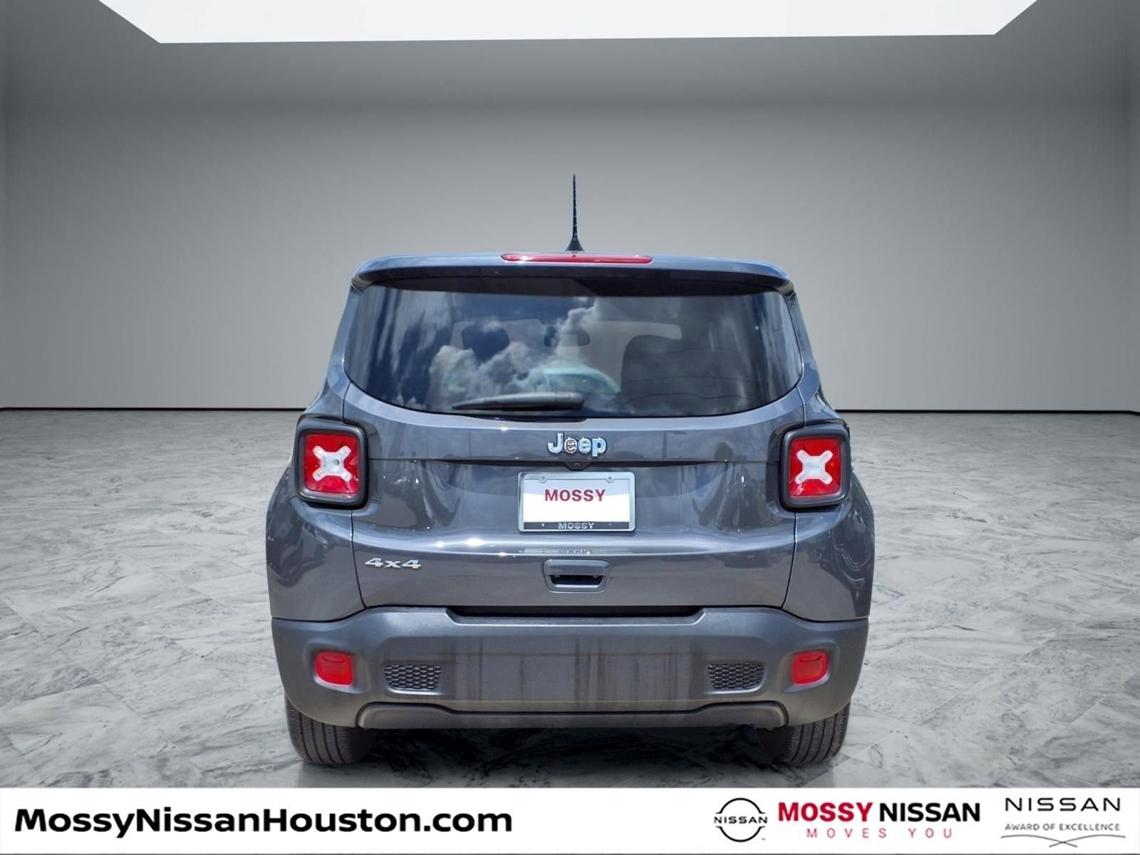 Used 2023 Jeep Renegade Latitude AWD/4WD image 6