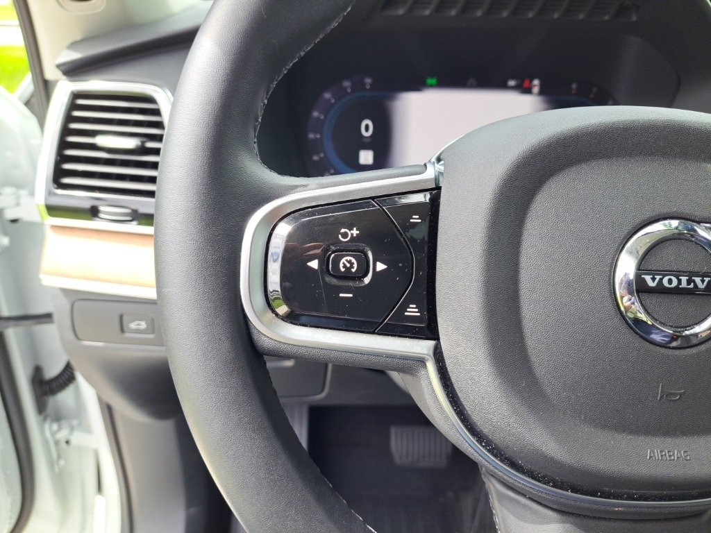 Used 2025 Volvo XC90 B5 Plus w/ Protection Package Premier image 18