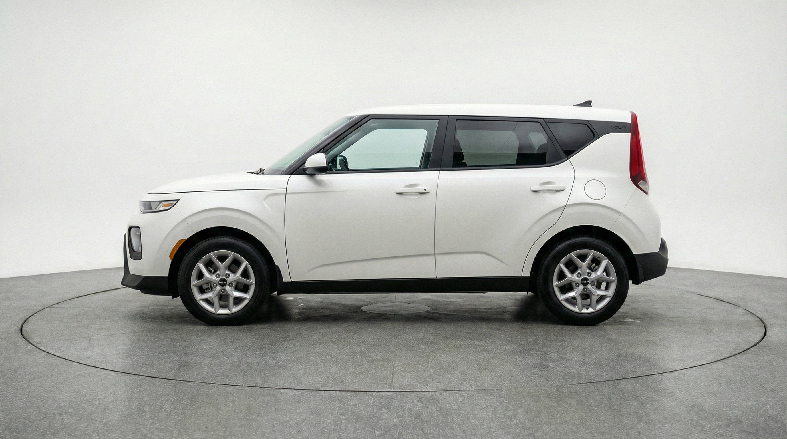 Used 2025 Kia Soul LX w/ LX Technology Package image 5