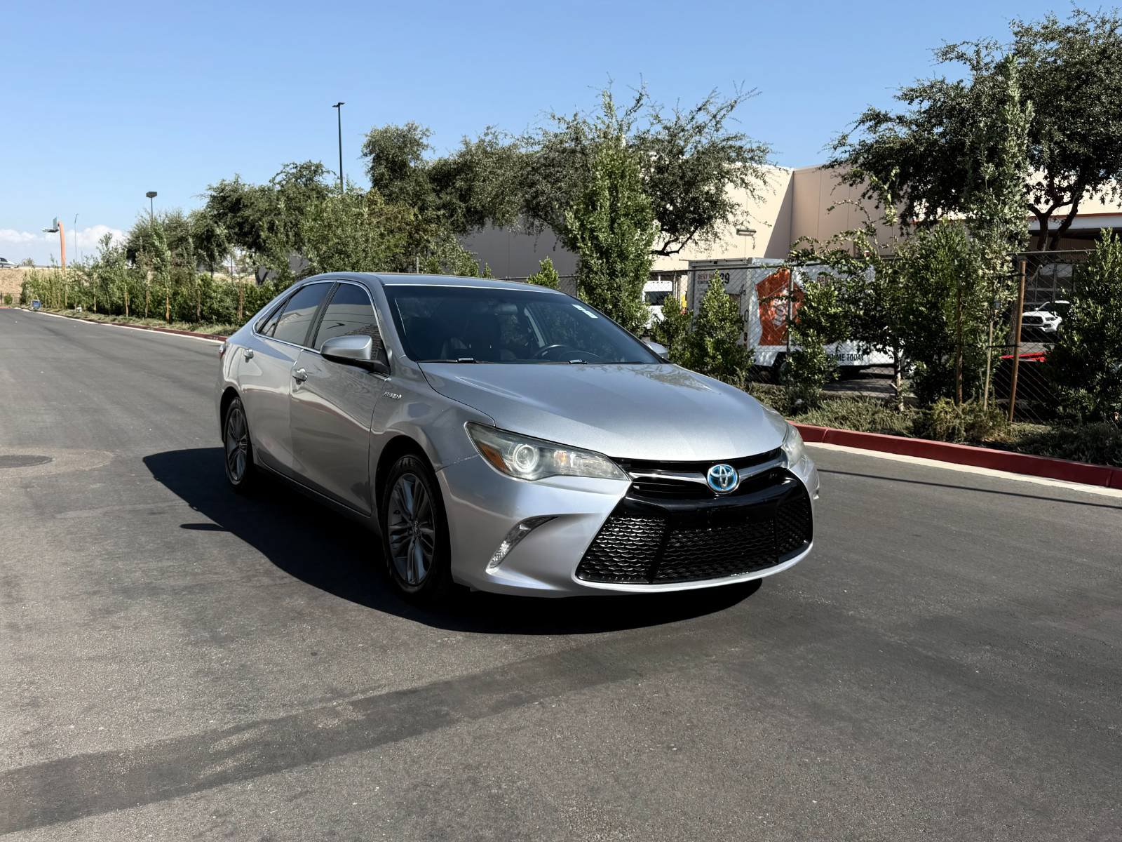 Used 2015 Toyota Camry SE FWD image 3