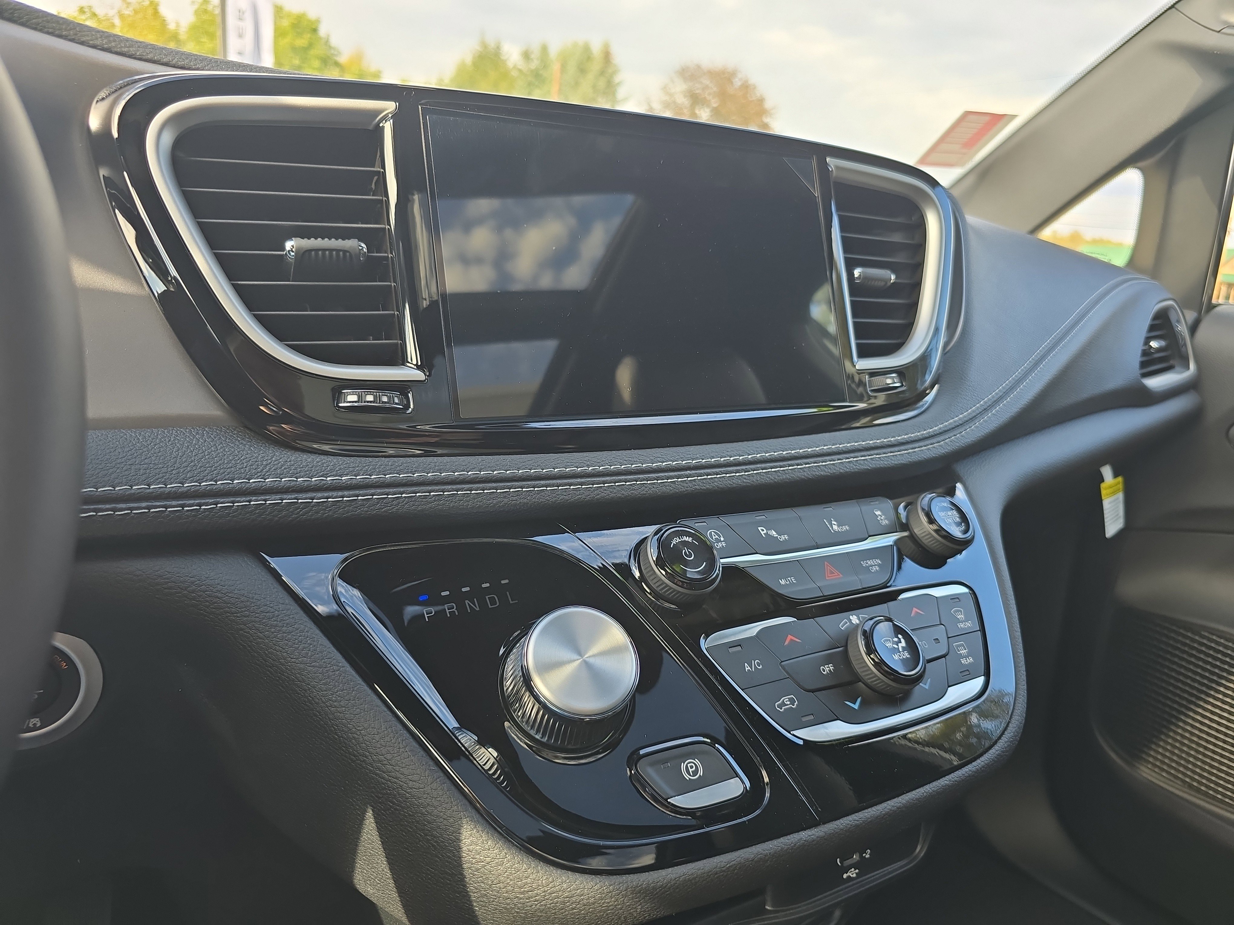 New 2026 Chrysler Pacifica Select image 26