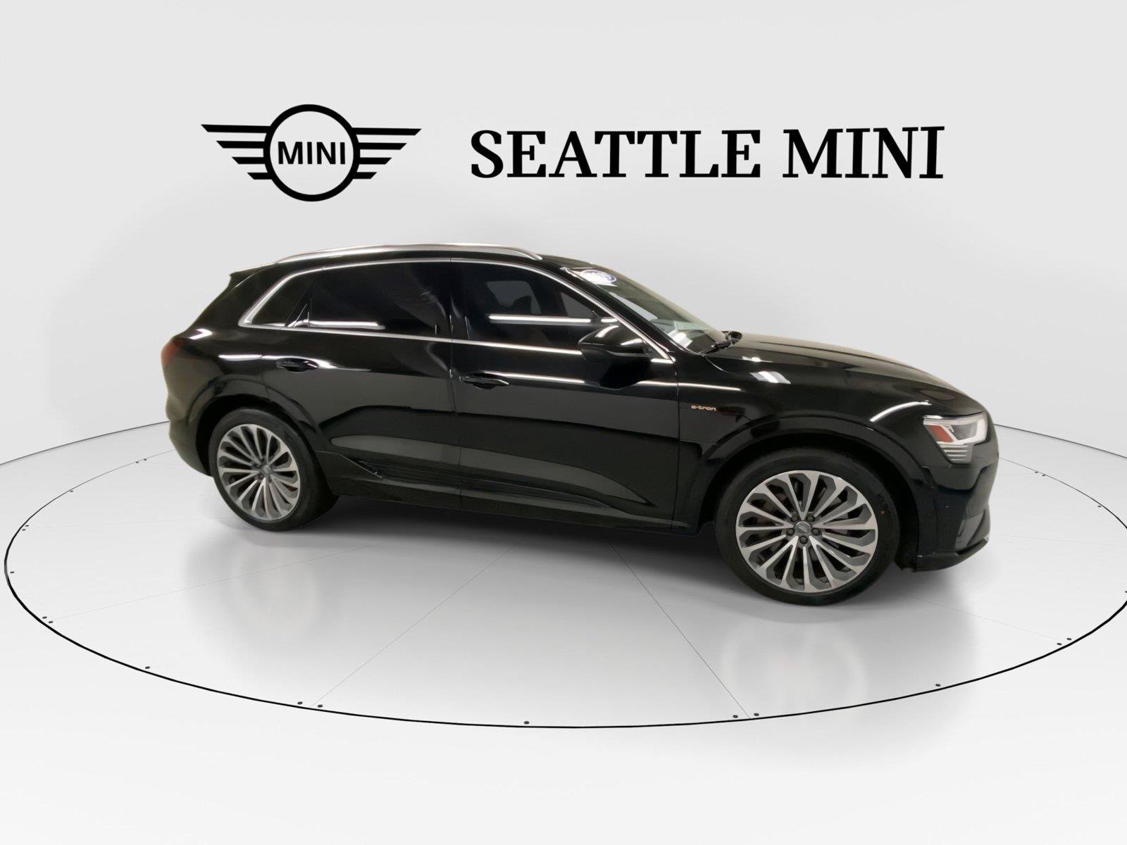 Used 2019 Audi e-tron Prestige w/ Prestige Package AWD/4WD image 13