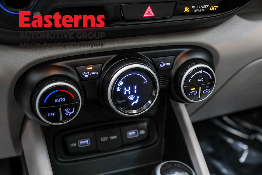 Used 2022 Hyundai Venue SEL image 21