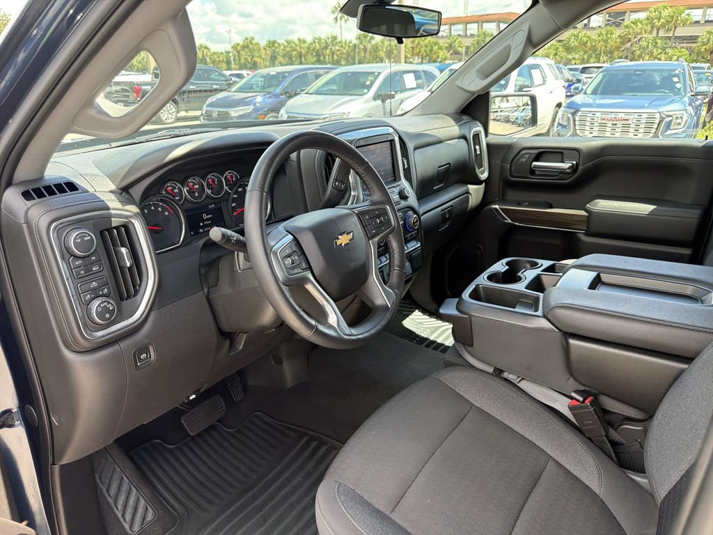 Used 2022 Chevrolet Silverado 1500 LT AWD/4WD image 18
