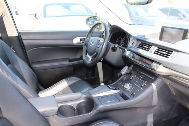 Used 2017 Lexus CT 200h FWD image 5