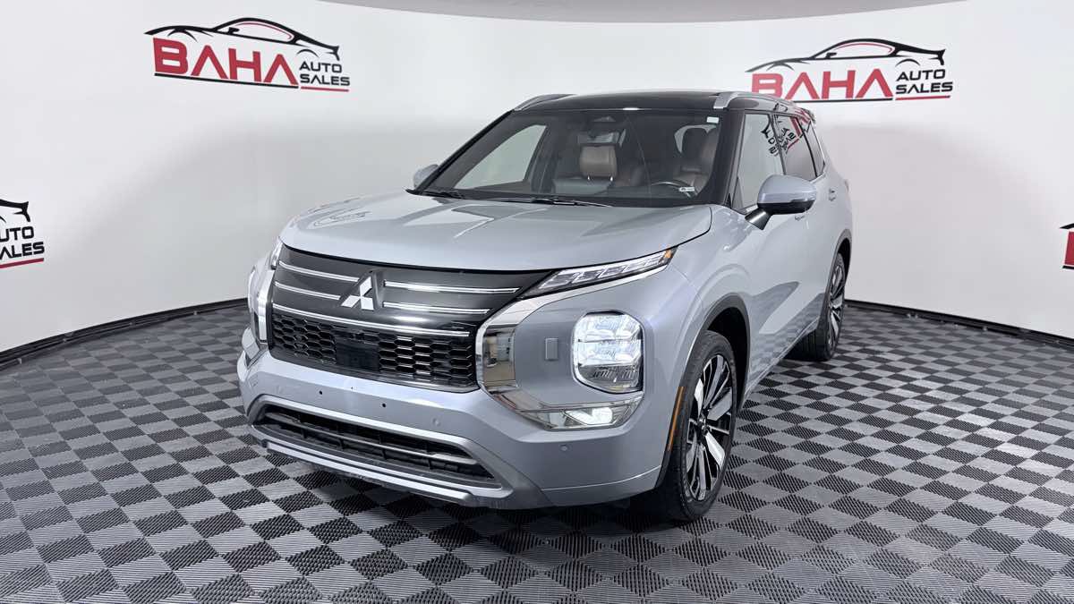 Used 2025 Mitsubishi Outlander SEL AWD/4WD image 2