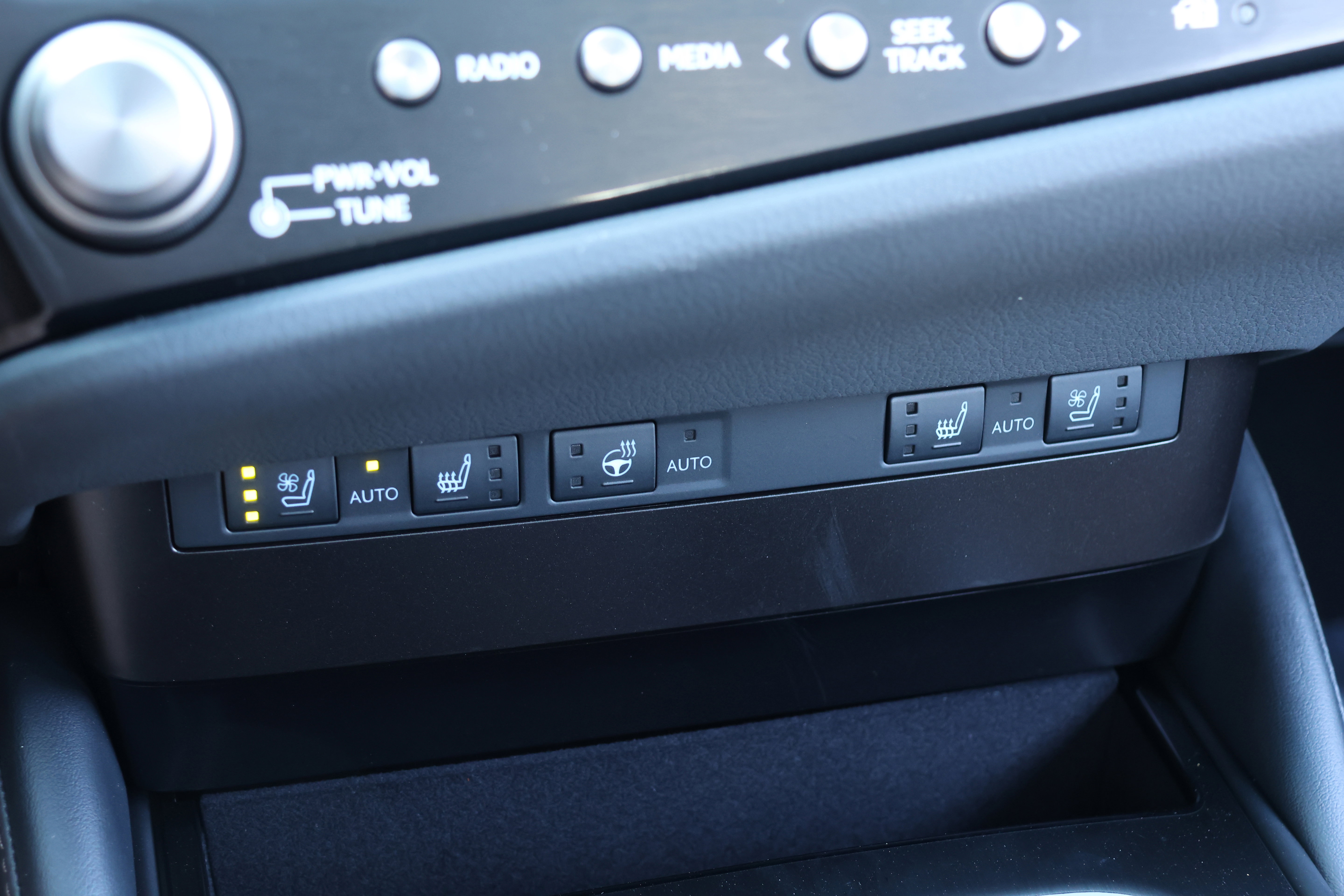 Used 2025 Lexus ES 350 w/ Premium Package image 25