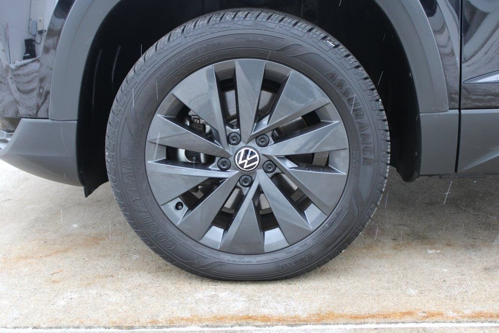 Certified 2023 Volkswagen Taos S image 29
