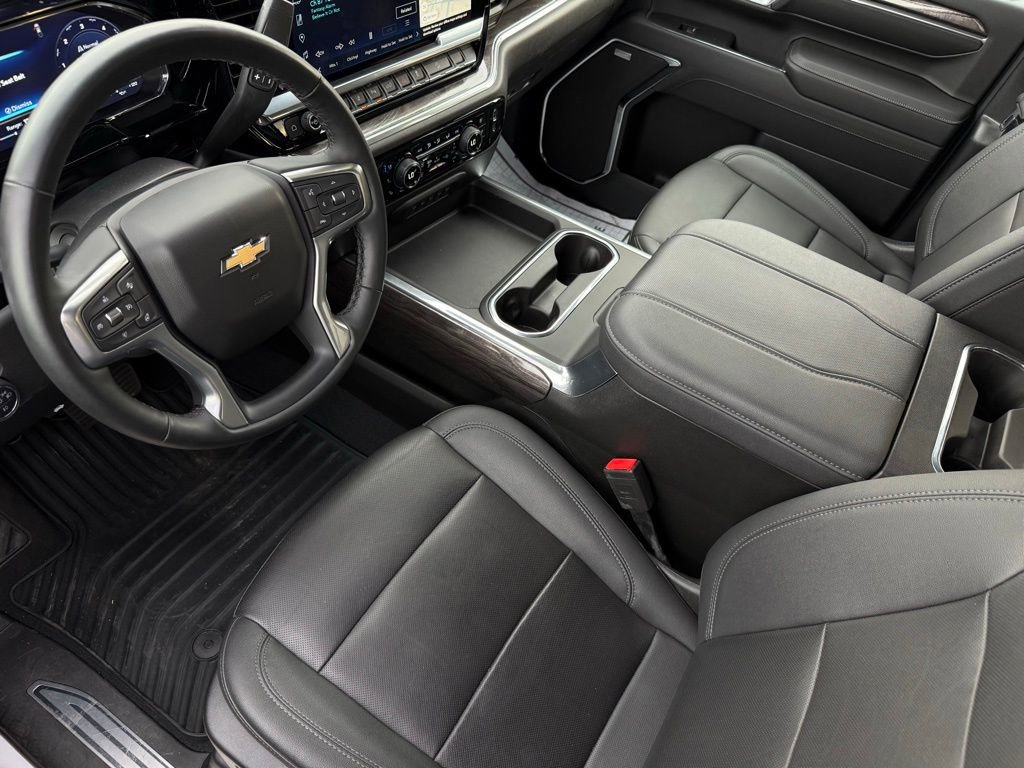 Used 2024 Chevrolet Silverado 2500 LTZ w/ LTZ Convenience Package image 18