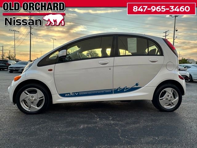 Used 2012 Mitsubishi i SE image 9