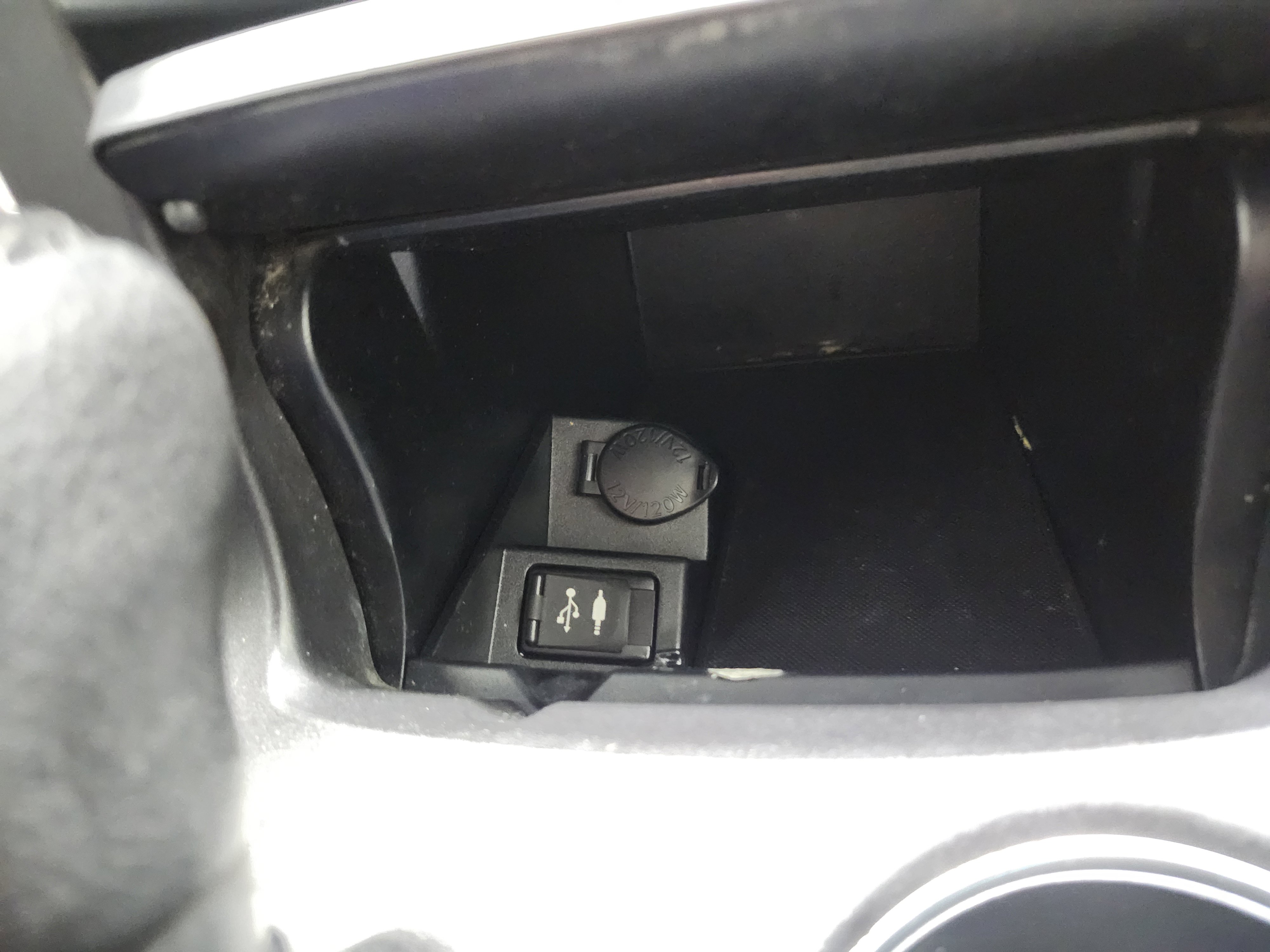 Used 2015 Toyota Camry LE image 7