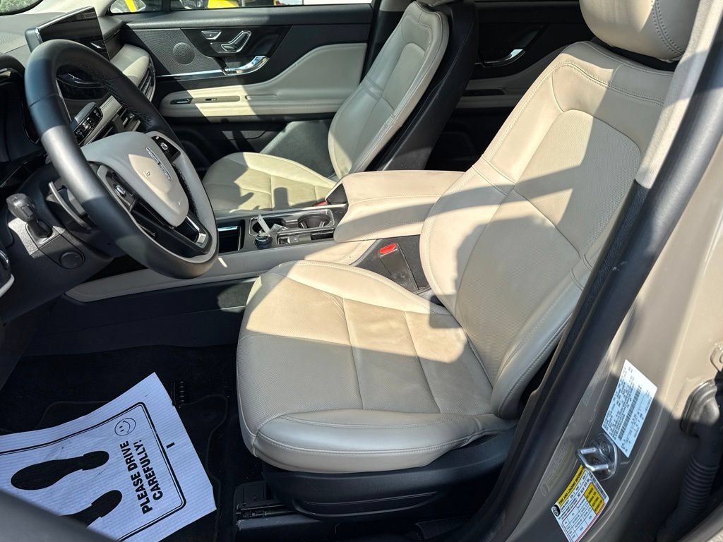 Certified 2025 Lincoln Corsair Reserve w/ Jet Appearance Package AWD/4WD image 3