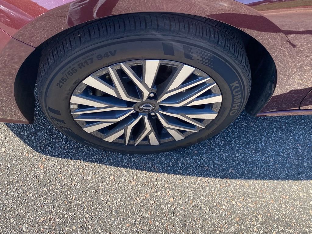 Used 2025 Nissan Altima 2.5 SV AWD/4WD image 21