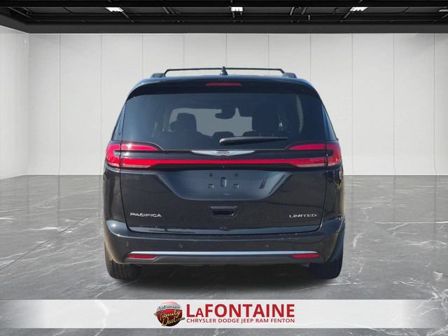 Used 2023 Chrysler Pacifica Limited FWD image 4