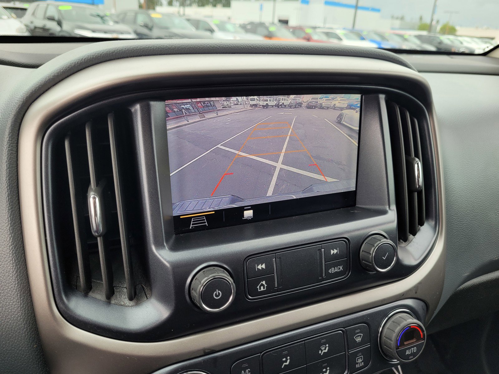 Used 2019 Chevrolet Colorado Z71 w/ Z71 Midnight Edition image 16