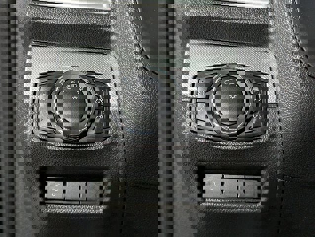 Used 2015 Ford Explorer XLT w/ Equipment Group 202B image 31