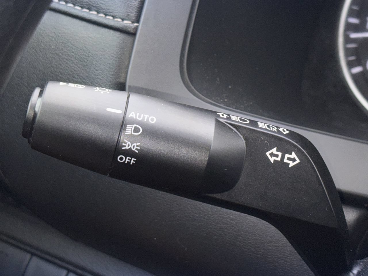Used 2024 Nissan Pathfinder S FWD image 8