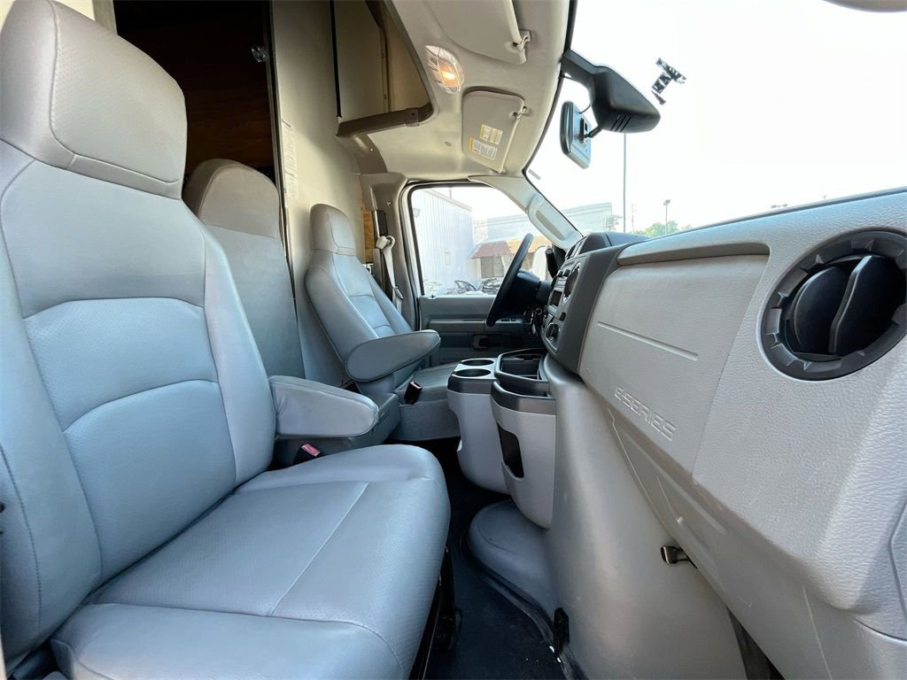 Used 2023 Ford E-450 and Econoline 450 Super Duty w/ Driver's Safety Package RWD image 29