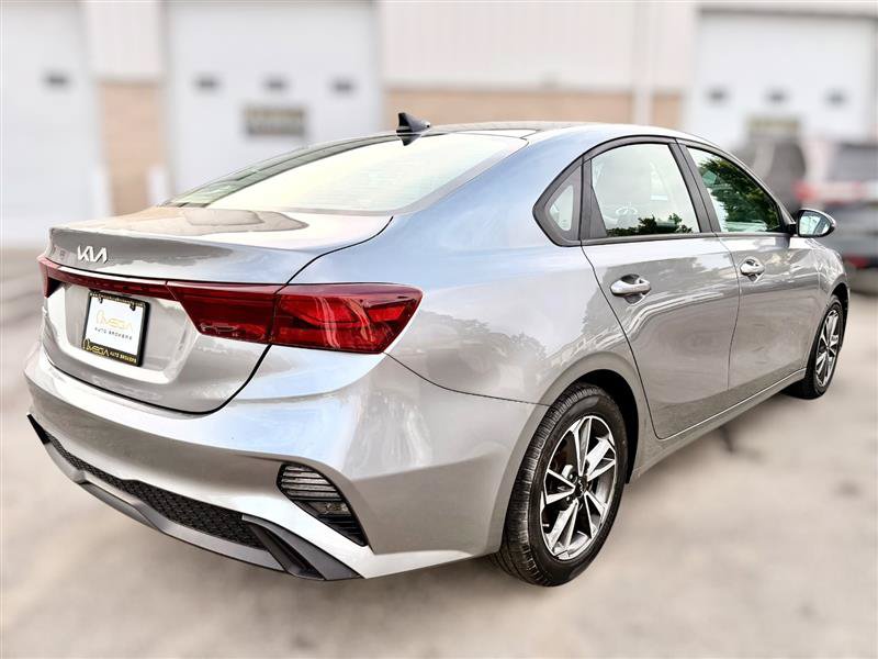 Used 2023 Kia Forte LXS w/ LXS Technology Package FWD image 4