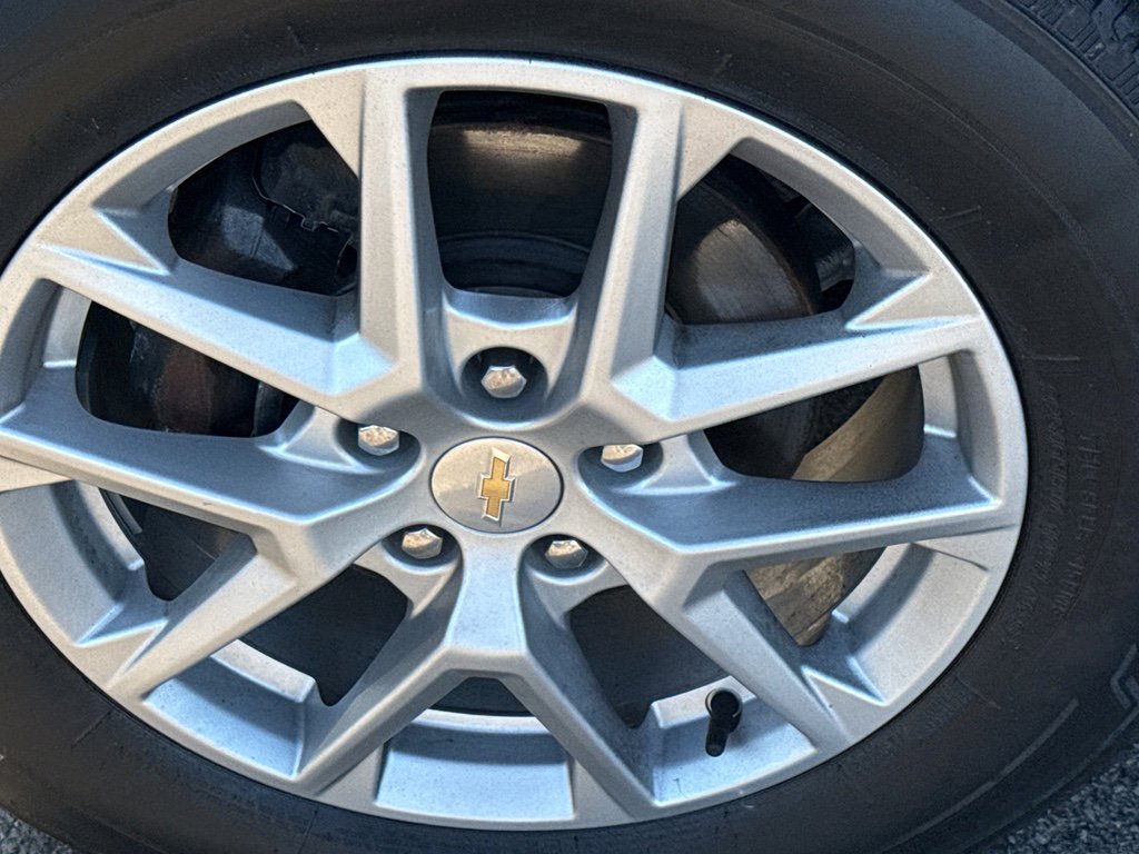 Used 2023 Chevrolet Equinox LS w/ Driver Confidence II Package image 9