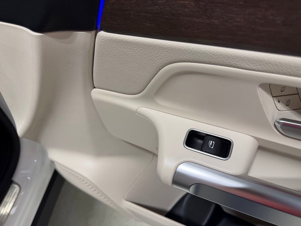 Used 2022 Mercedes-Benz GLB 250 4MATIC w/ Premium Package Lite image 44