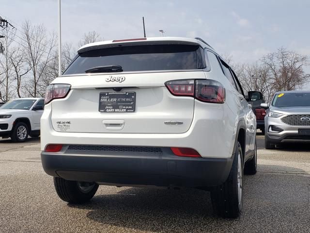 Used 2022 Jeep Compass Latitude image 3