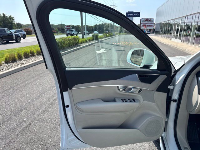 Certified 2024 Volvo XC90 B5 Core w/ Protection Package Premier AWD/4WD image 19