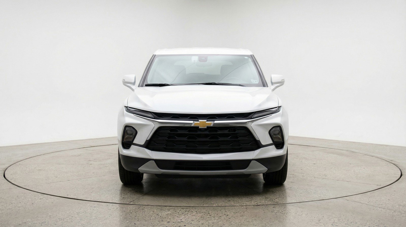 Used 2025 Chevrolet Blazer LT image 2