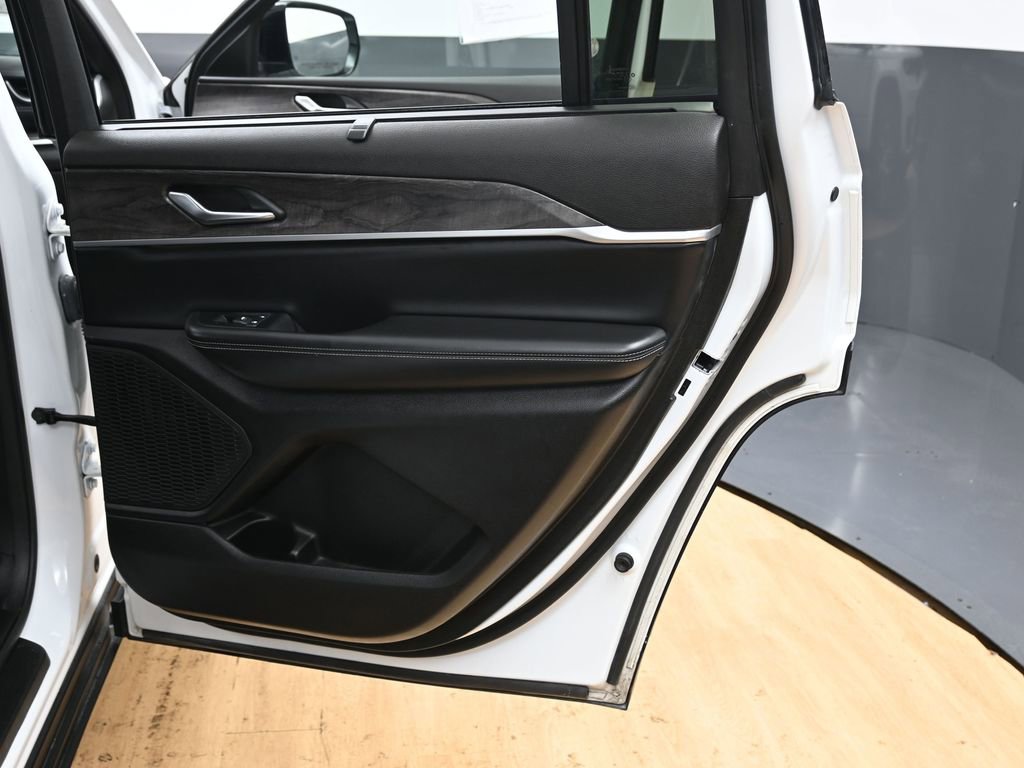 Used 2024 Jeep Grand Cherokee L Limited w/ Luxury Tech Group II image 43