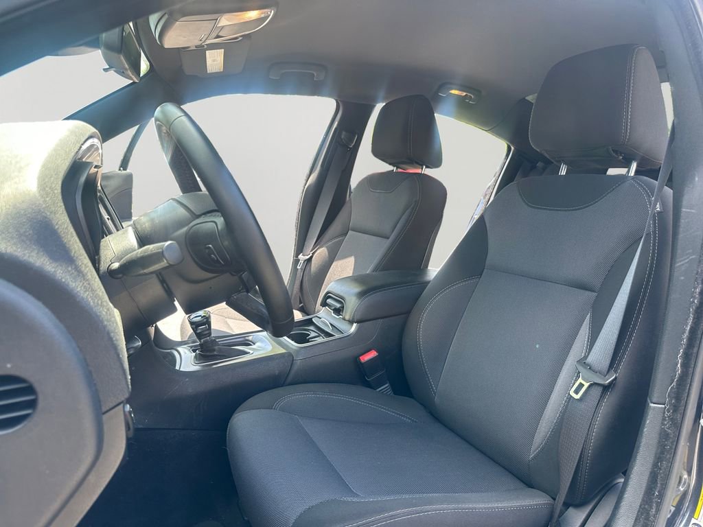 Used 2016 Dodge Charger SE RWD image 21